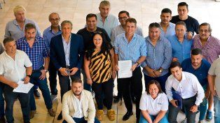 En acuerdo unánime con todos los gremios municipales, Cresto anunció una mejora salarial del 46%