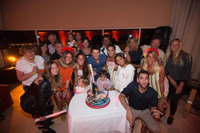 El Mago Coria festejó su cumpleaños número 35 con amigos y familia en Punta del Este