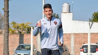 Francisco Álvarez, uno de los integrantes del plantel campeón de la Copa Argentina 22, firmaría contrato con Argentinos Juniors hasta diciembre de 2027.