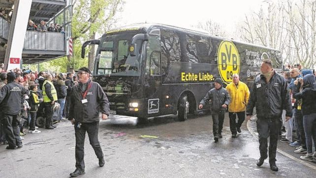 Explotó una bomba en el micro del Dortmund