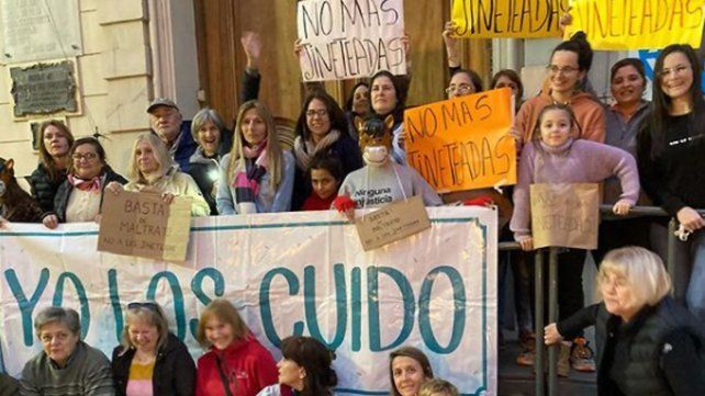 Proteccionistas de Gualeguaychú marcharon contra las jineteadas.
