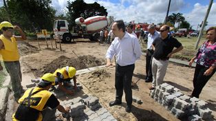 Corral visitó los trabajos de mejoramiento vial ejecutados con una nueva modalidad