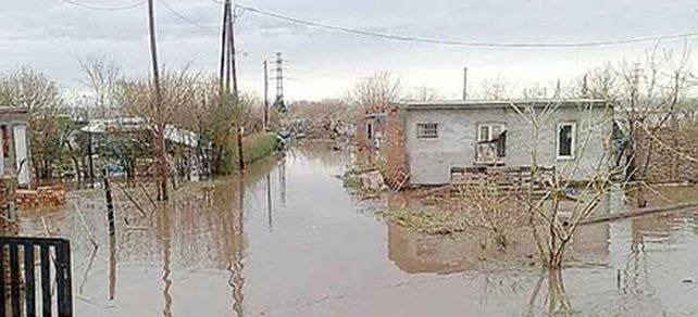 Monte Cristo sin clases y con 300 evacuados tras temporal de lluvia, viento y granizo