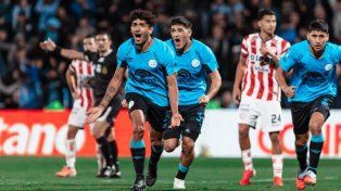 Adrián Sánchez grita el primero de Belgrano ante Unión.