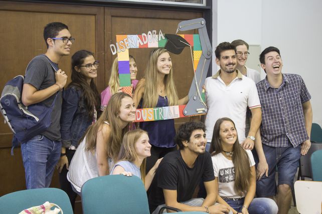 La carrera de Diseño Industrial de la UNL tiene su primera egresada