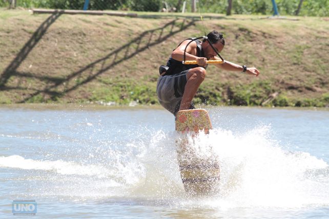 Martín Villarruel. Wakeskate. Foto UNO&nbsp; Juan Ignacio Pereira.&nbsp;