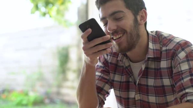 No más audios: una app transcribe los mensajes de voz a texto