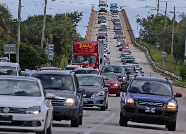 florida. Cientos de miles de ciudadanos huían del huracán Matthews. Decretaron un plan de emergencia federal.