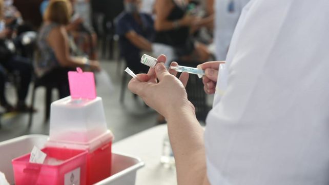 La administración federal asignó la Sinopharm para vacunar a docentes