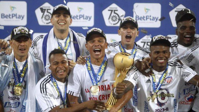 Santiago Mele se convirtió en héroe en el título de Junior