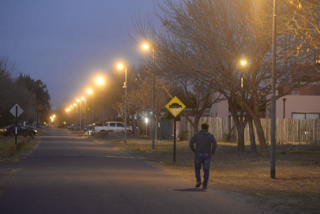 Las calles de los barrios abiertos de la zona oeste se tornan peligrosas al caer el sol.