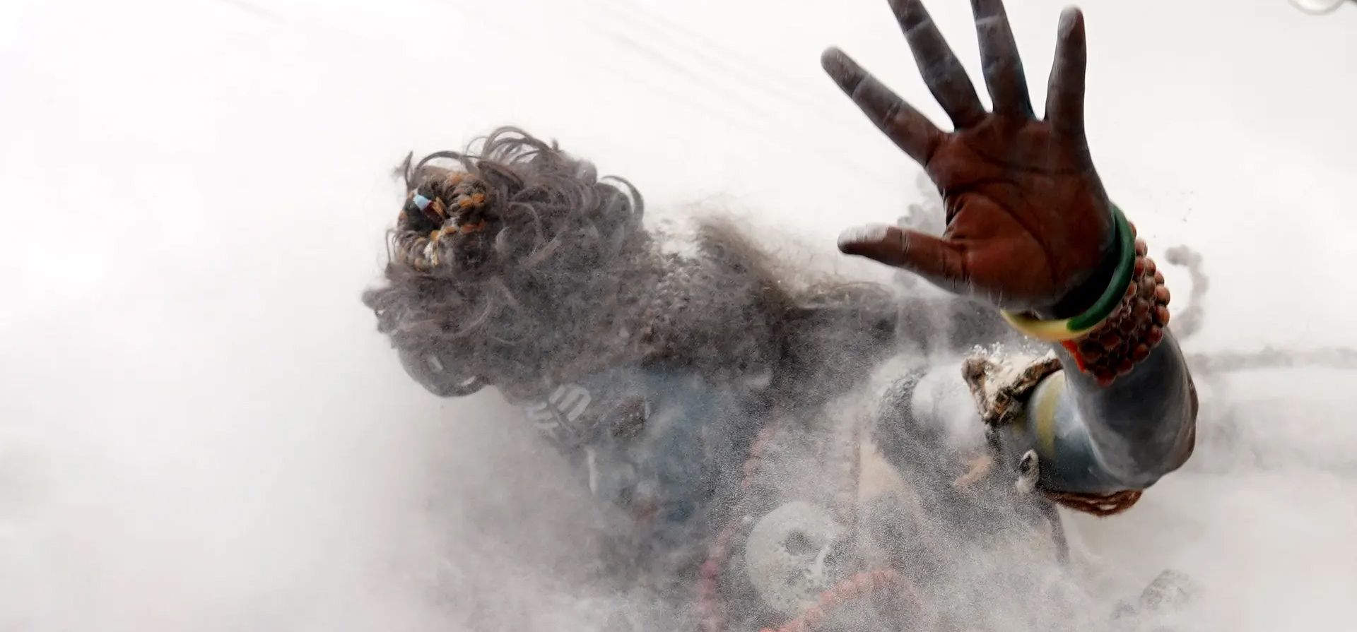 Ajmer, India. Un artista vestido como el Señor Shiva se une a los devotos hindúes en una procesión religiosa en Rajasthan durante el mes sagrado de Shravan. Fotografía: ABACA/Shutterstock