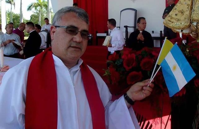 El sacerdote Néstor Monzón.