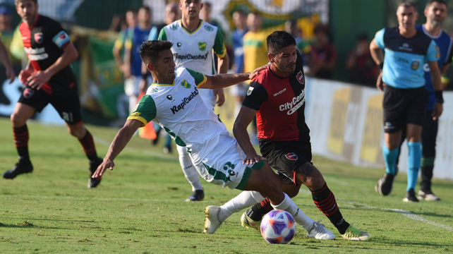 Jorge Recalde ingresó bien ante Defensa y Justicia. Hizo los méritos para estar entre los once de Newells.