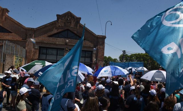 Sadop aceptó la oferta del 97% de aumento de la provincia pero aún así dice que 2022 fue un mal año