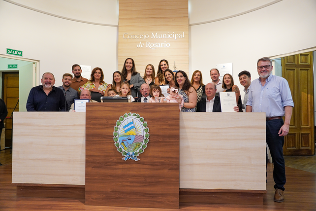Jorge Passardi, tras ser distinguido por el Concejo Municipal.