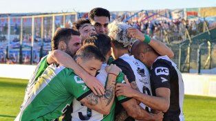 Villa Mitre festejó ante el equipo de Primera.
