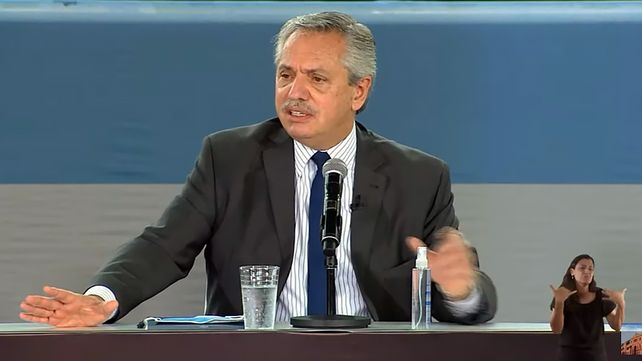 El presidente Alberto Fernández&nbsp; afirmó este lunes que el objetivo prioritario del Gobierno y la vacunación es que haya presencialidad y escolaridad&nbsp;