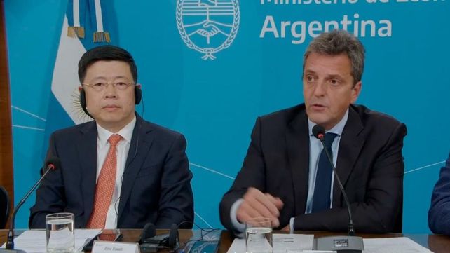 El embajador de China en la Argentina y el ministro Sergio Massa.