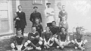 El primer equipo de Central que en 1910 enfrentó a Peñarol amistosamente.