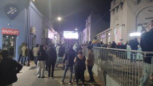 La pasión mundialista también se vive en Paraná: gran convocatoria en La Esquina de la Selección