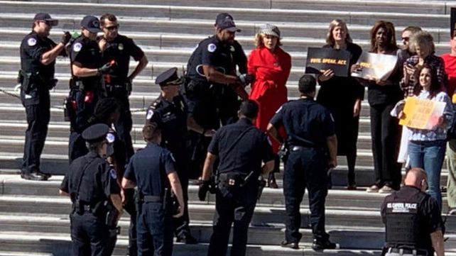 Jane Fonda fue detenida en las escalinatas del Congreso