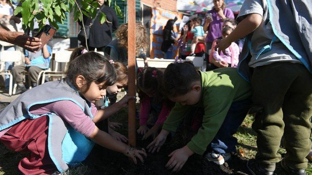 La Municipalidad de Paraná celebró una jornada de plantación de árboles