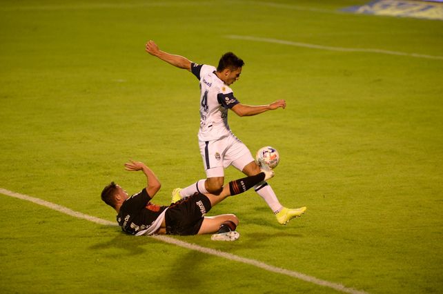 Newells perdió jugando mal y en esta ocasión la fuerza de voluntad no le alcanzó