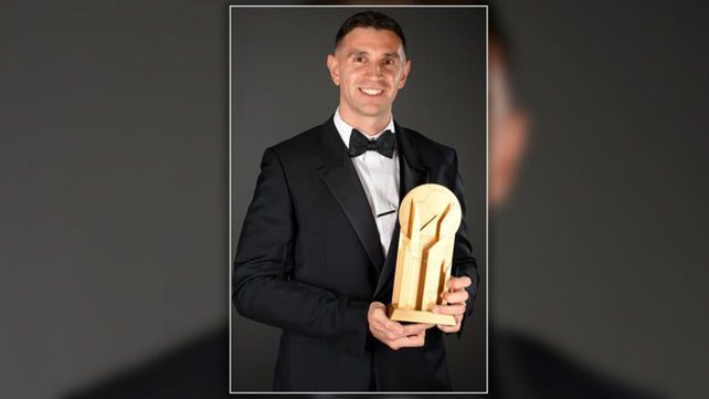 Dibu Martínez fue elegido como el mejor arquero del mundo