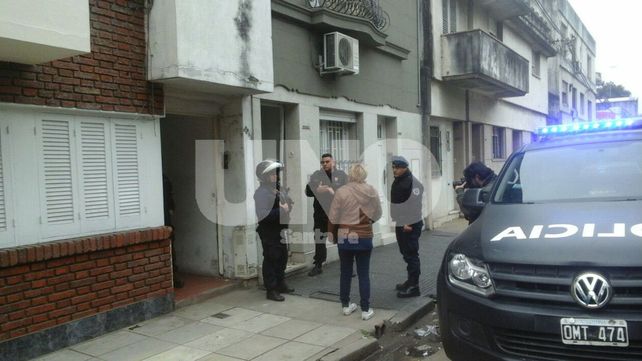 En un intenso operativo persiguieron a un ladrón que se escapó por los techos en pleno centro
