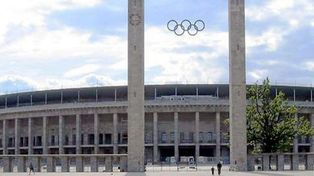 El estadio olímpico construído por Adolf Hitler se prepara para las olimpíadas judías