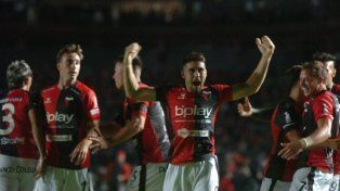 Colón goleó y es el único puntero de la Zona A