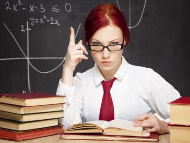 Tener una novia inteligente es algo que a los hombres les atrae en la teoría.