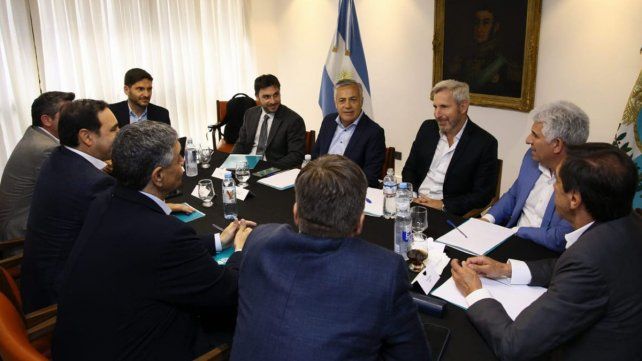 Los gobernadores&nbsp;se reunieron este miércoles pasado el mediodía en la Casa de Mendoza