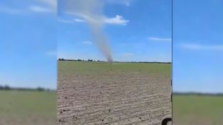 Un demonio de polvo en el norte santafesino