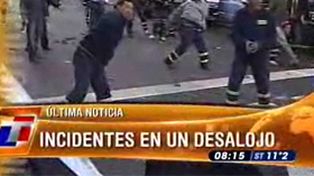 Periodistas y un cartonero heridos tras violento desalojo de un local en Almagro