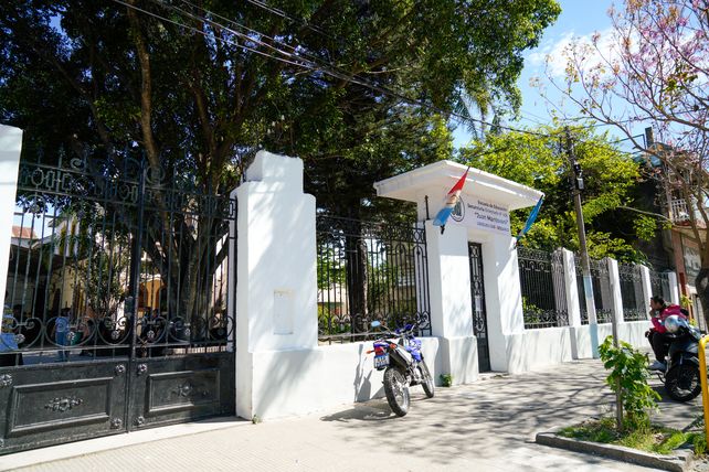 La escuela pública que nació del sueño de vecinos, y por donde pasó Messi, cumple 40 años