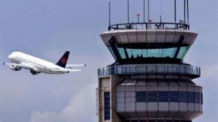 Dos aviones casi chocan cuando estaban en pleno vuelo