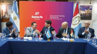 El gobernador Pullaro estuvo presente en el evento que se desarroló en Buenos Aires, en la Casa de Santa Fe, y que reunió a representantes diplomáticos y empresariales para promover el acceso de productos santafesinos a los mercados del Sudeste Asiático.