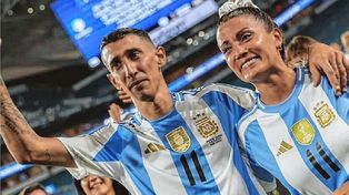 Ángel Di María junto a su esposa, Jorgelina Cardoso, en la consagración.