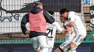 Riestra eliminó a Gimnasia por penales y clasificó por primera vez a los cuartos de la Copa Argentina