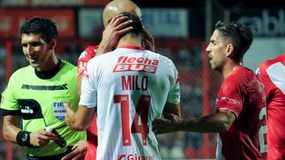 Juan Azconzábal le baja el pulgar a Federico Milo