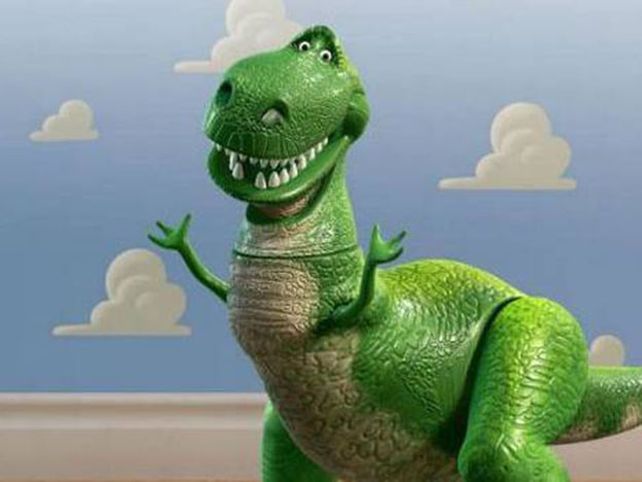 Se masturbó con un dinosaurio de juguete y se le atoró