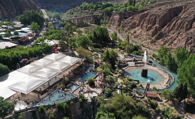 Termas de Cacheuta, un oasis de relax y naturaleza en el corazón de Mendoza.