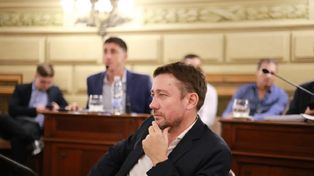 “Con lo que el gobierno nacional recaudó en impuesto al combustible durante 2025 hubiese podido reparar 3.500 kms de ruta, eso equivale a las rutas 34 (1488 kms), 178 (206 kms), 11 (988 kms), y 33 (795 kms), reparadas integralmente de punta a punta, expresó Motta.