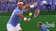 Del Potro pega el revés a dos manos con slice, el golpe que utiliza seguido para no exigir la muñeca izquierda operada.