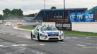 El cordobés Marcelo Ciarrocchi, se quedó con la primera carrera de Top Race V6 en Buenos Aires.&nbsp;