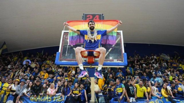 Bahillo propone un homenaje a Sebastián Vega tras su consagración como bicampeón de básquet.