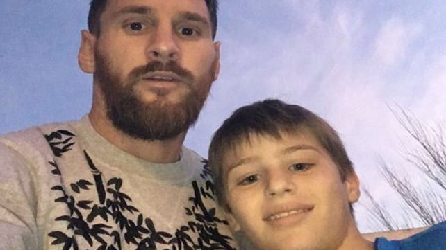 Un rosarino de 10 años consiguió la foto del día y saludar a Lionel Messi por su cumple