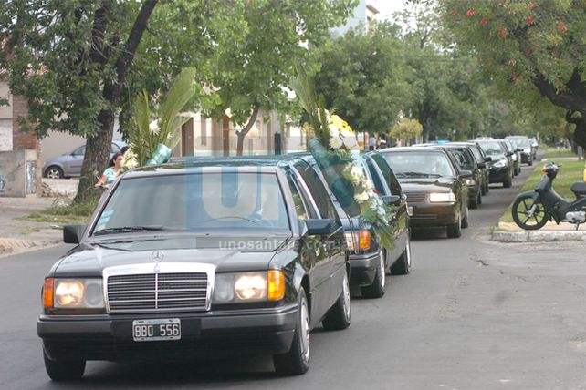 Familiares y amigos le dieron el último adiós a la familia Ferraro